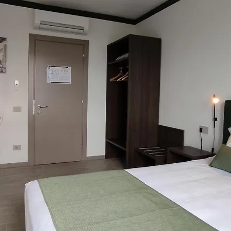 ゲストハウス Direzionale カルピ